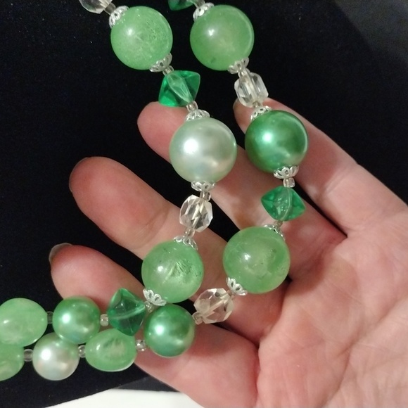 Vintage Japan Silver Tone Green Lucite Bead Necklace - Picture 2 of 4
